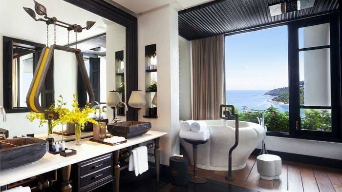 Laurent Delporte - InterContinental Danang Sun Peninsula Resort - Bathroom with bathtub inspired by local flowers