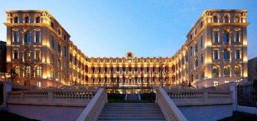 Laurent Delporte - InterContinental Marseille - Hotel Dieu - Le batiment depuis l'entree