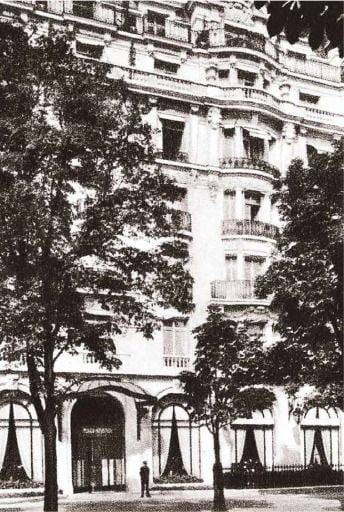 Façade du Plaza Athénée