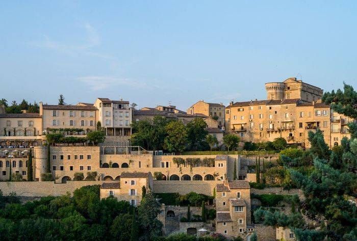 Hôtel à la montagne, hôtel dans le sud